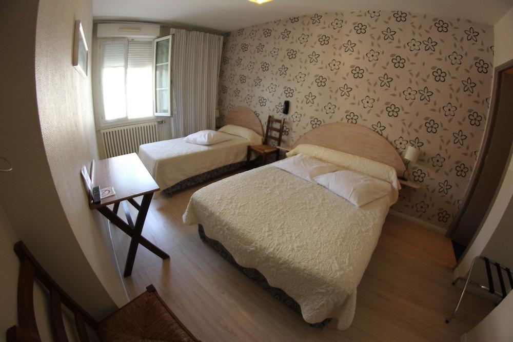 Brit Hotel Privilege Lisieux - La Villa Des Arts Exterior foto