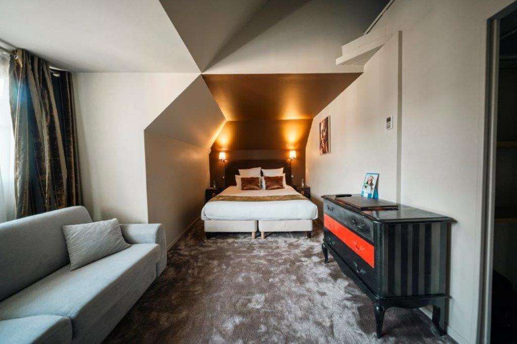 Brit Hotel Privilege Lisieux - La Villa Des Arts Exterior foto