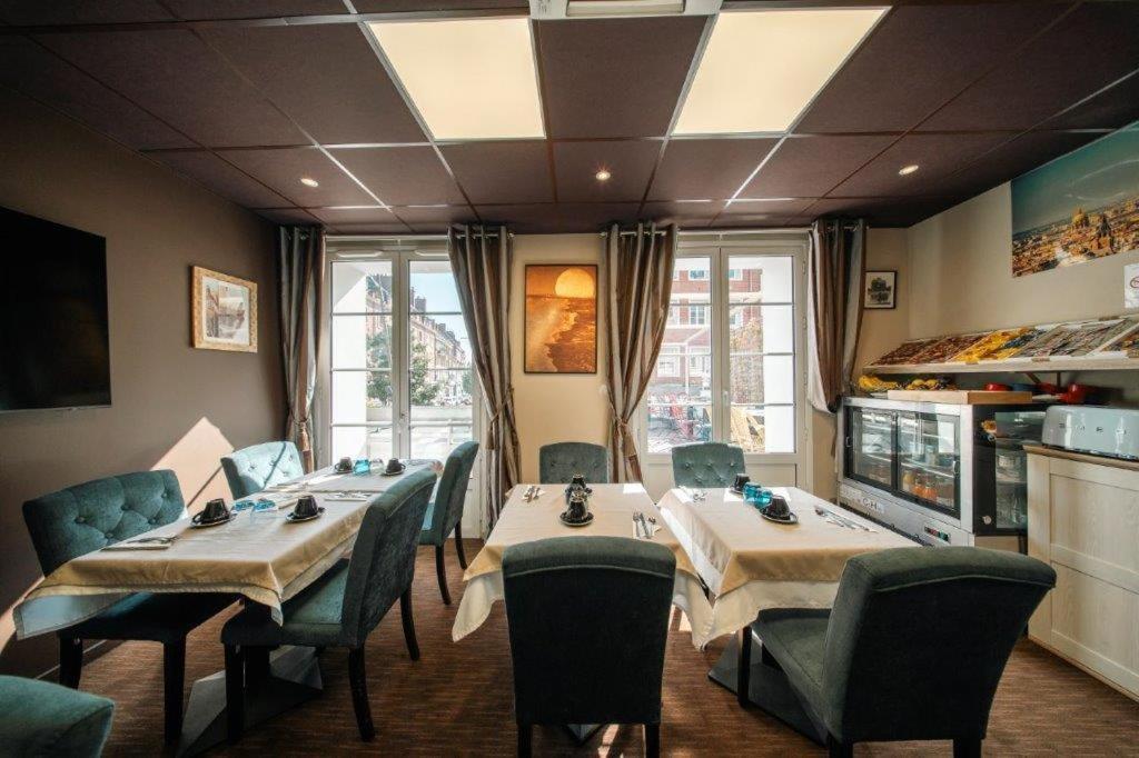 Brit Hotel Privilege Lisieux - La Villa Des Arts Exterior foto