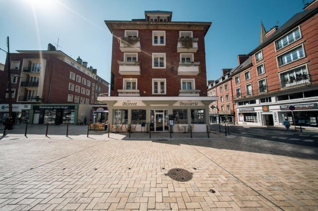 Brit Hotel Privilege Lisieux - La Villa Des Arts Exterior foto