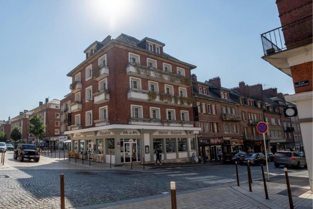 Brit Hotel Privilege Lisieux - La Villa Des Arts Exterior foto