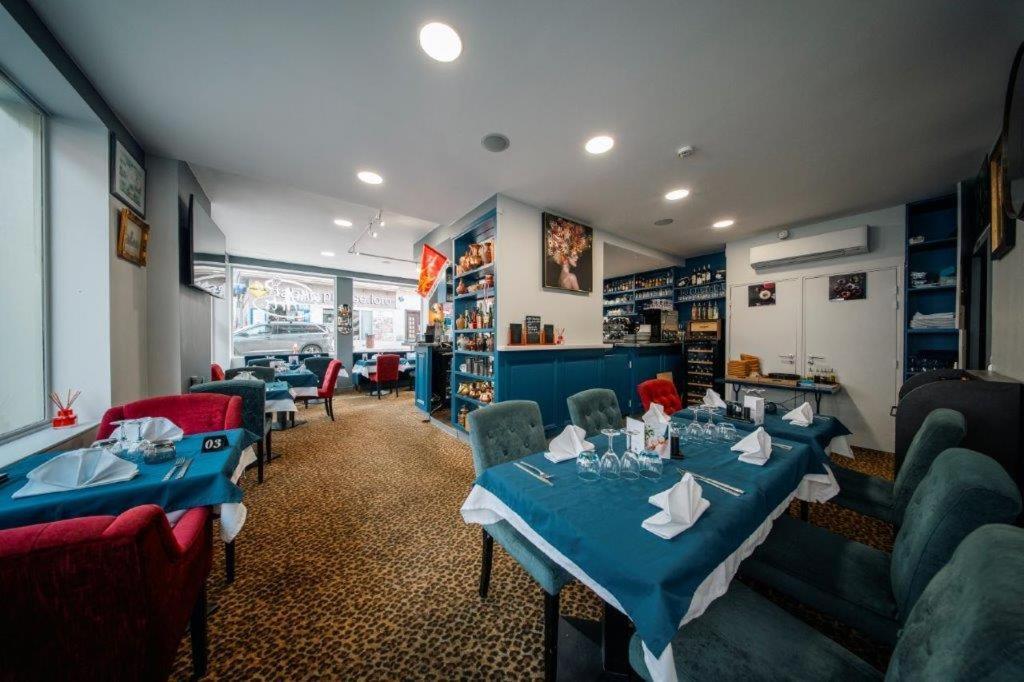 Brit Hotel Privilege Lisieux - La Villa Des Arts Exterior foto