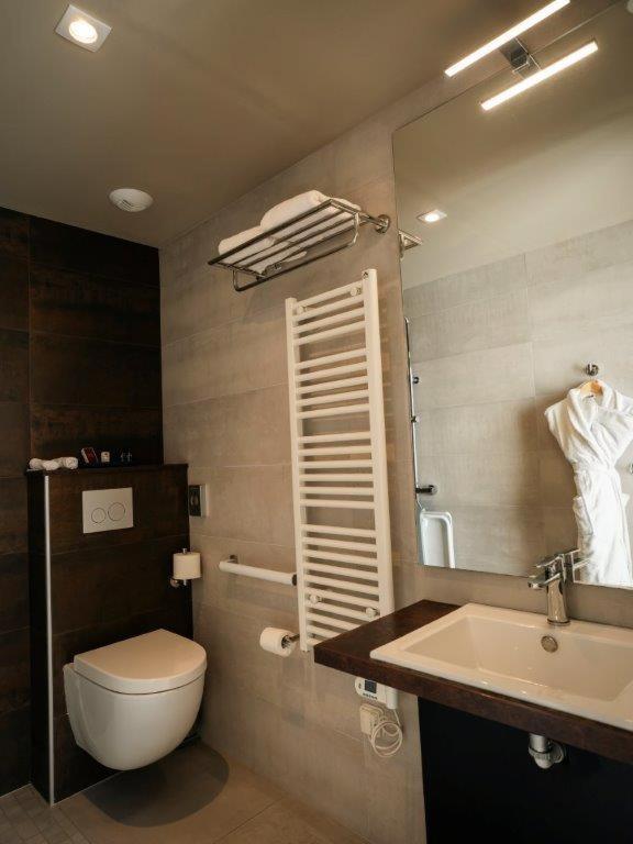 Brit Hotel Privilege Lisieux - La Villa Des Arts Exterior foto
