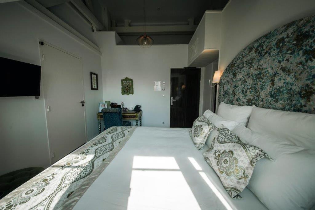 Brit Hotel Privilege Lisieux - La Villa Des Arts Exterior foto