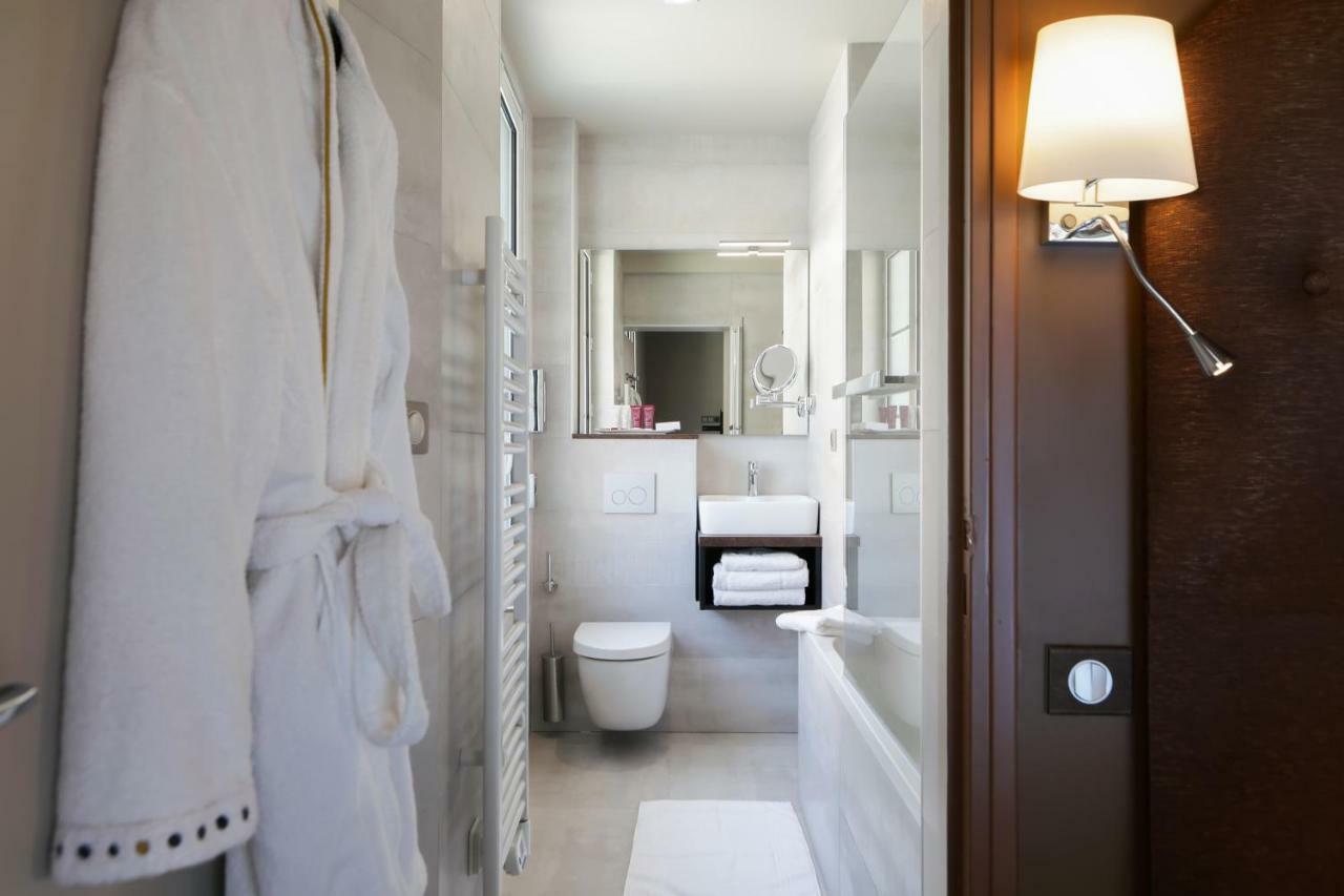 Brit Hotel Privilege Lisieux - La Villa Des Arts Exterior foto