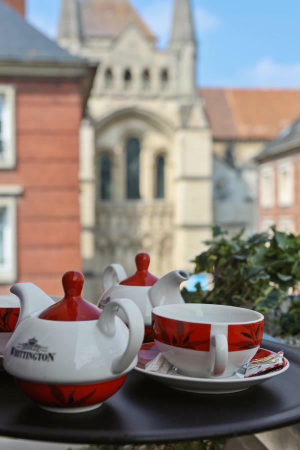 Brit Hotel Privilege Lisieux - La Villa Des Arts Exterior foto