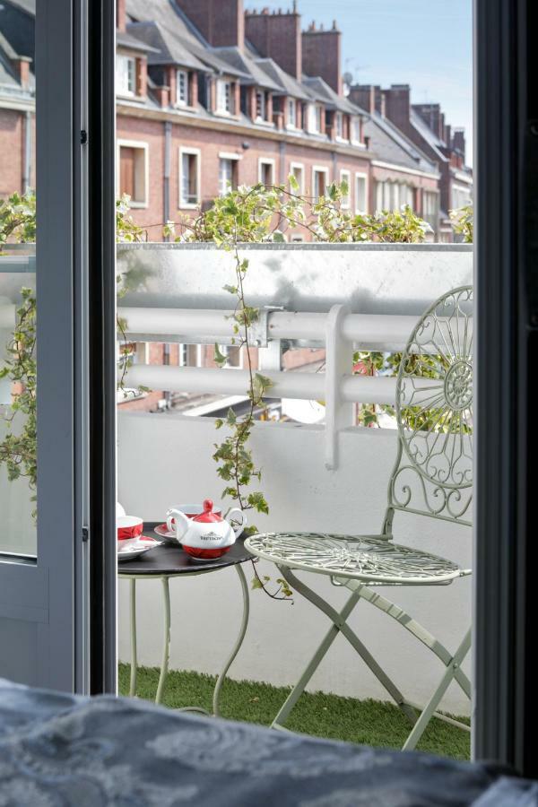 Brit Hotel Privilege Lisieux - La Villa Des Arts Exterior foto