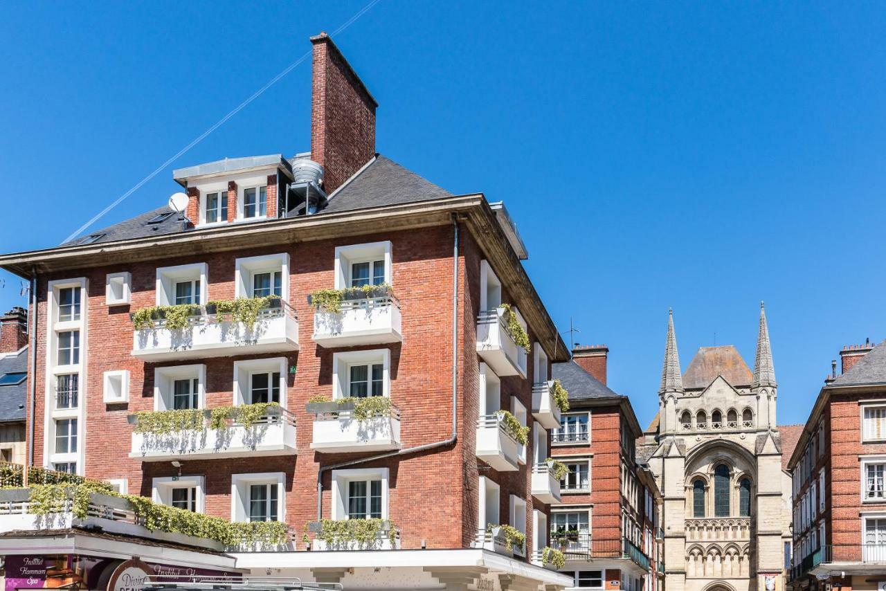 Brit Hotel Privilege Lisieux - La Villa Des Arts Exterior foto