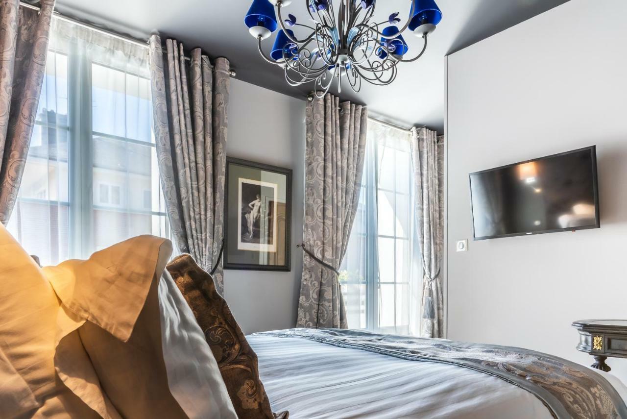 Brit Hotel Privilege Lisieux - La Villa Des Arts Exterior foto