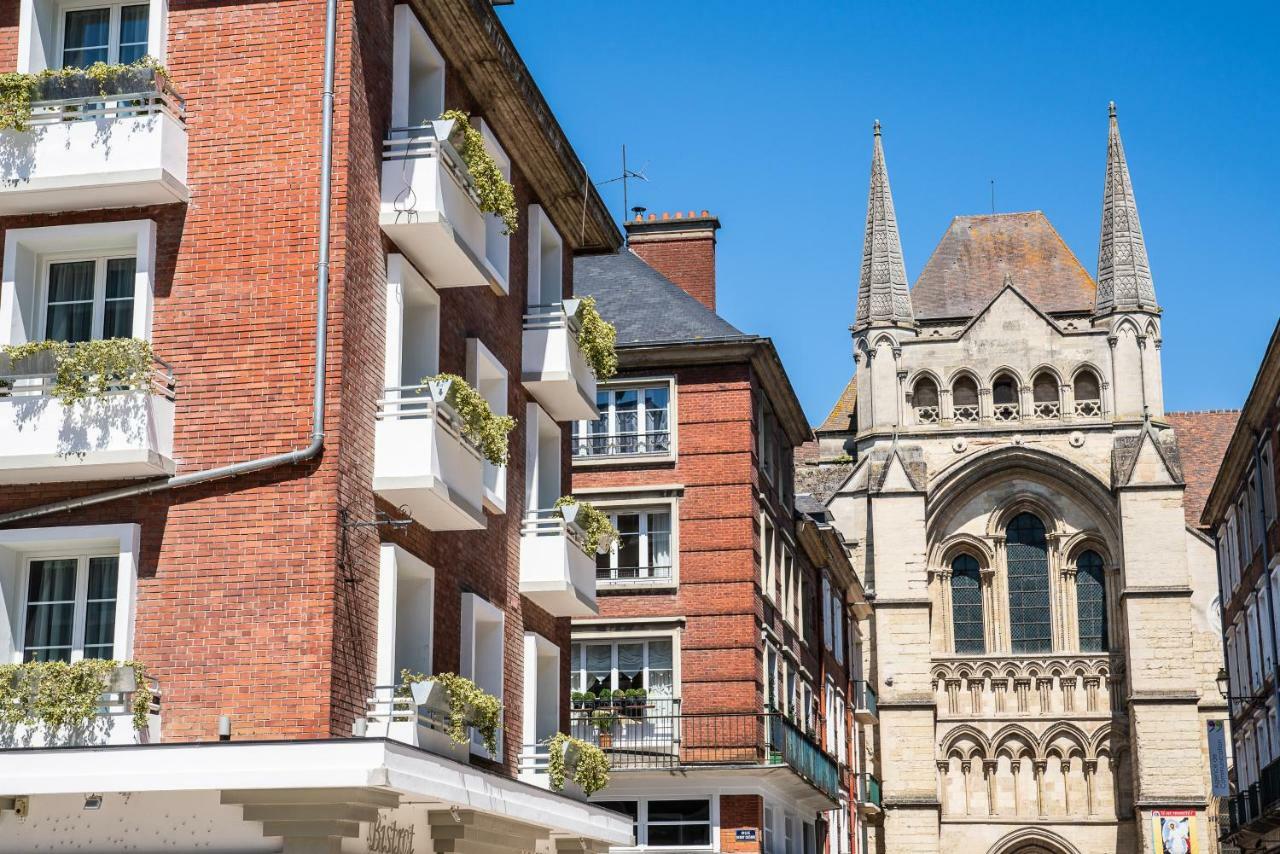 Brit Hotel Privilege Lisieux - La Villa Des Arts Exterior foto