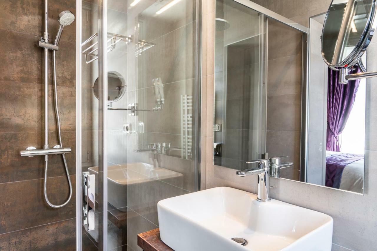 Brit Hotel Privilege Lisieux - La Villa Des Arts Exterior foto